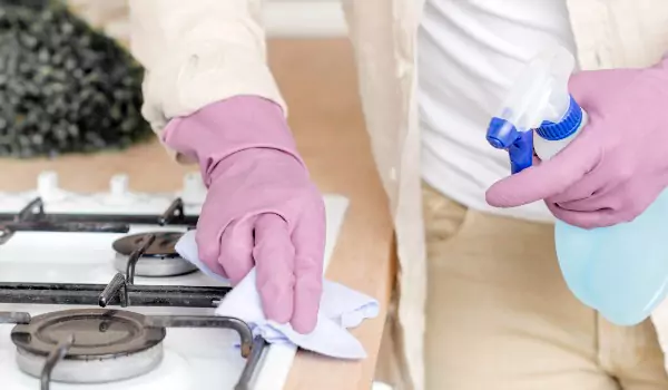 cleaning kitchen stove perfectly